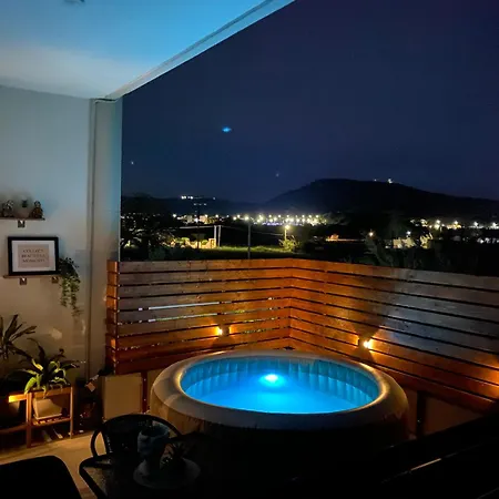 Daire Marvinas Seaside Apartments, Gaia & Hydor Jacuzzi *