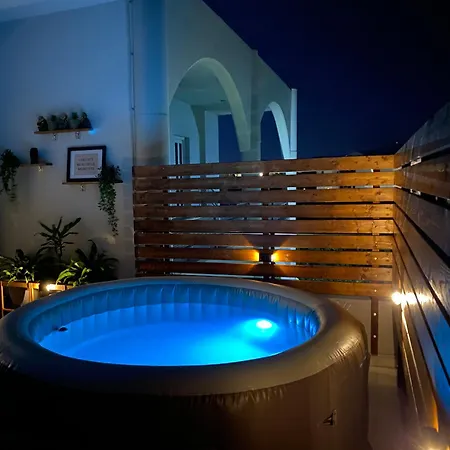 Marvinas Seaside Apartments, Gaia & Hydor Jacuzzi Daire Kremastí