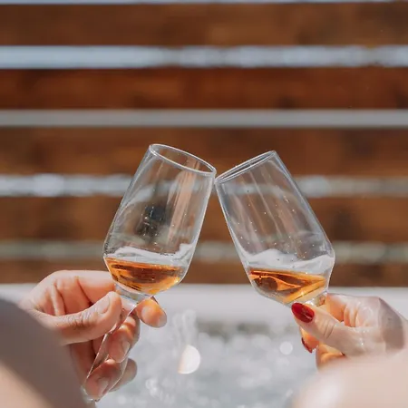 Marvinas Seaside Apartments, Gaia & Hydor Jacuzzi *