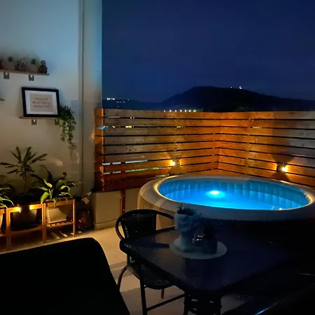 Marvinas Seaside Apartments, Gaia & Hydor Jacuzzi アパート