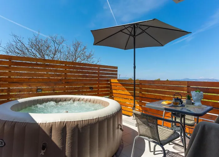 شقة Marvinas Seaside Apartments, Gaia & Hydor Jacuzzi Kremastí