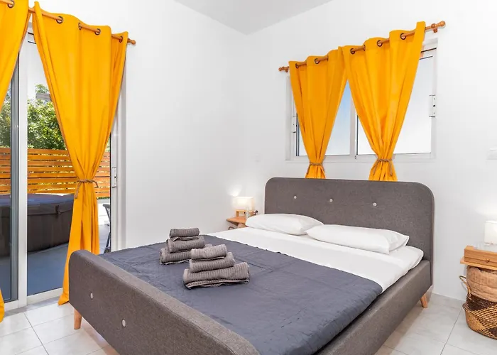 Marvinas Seaside Apartments, Gaia & Hydor Jacuzzi *