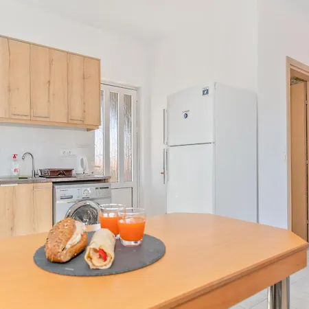 Apartment Marvinas Seaside Apartments, Gaia & Hydor Jacuzzi Kremastí